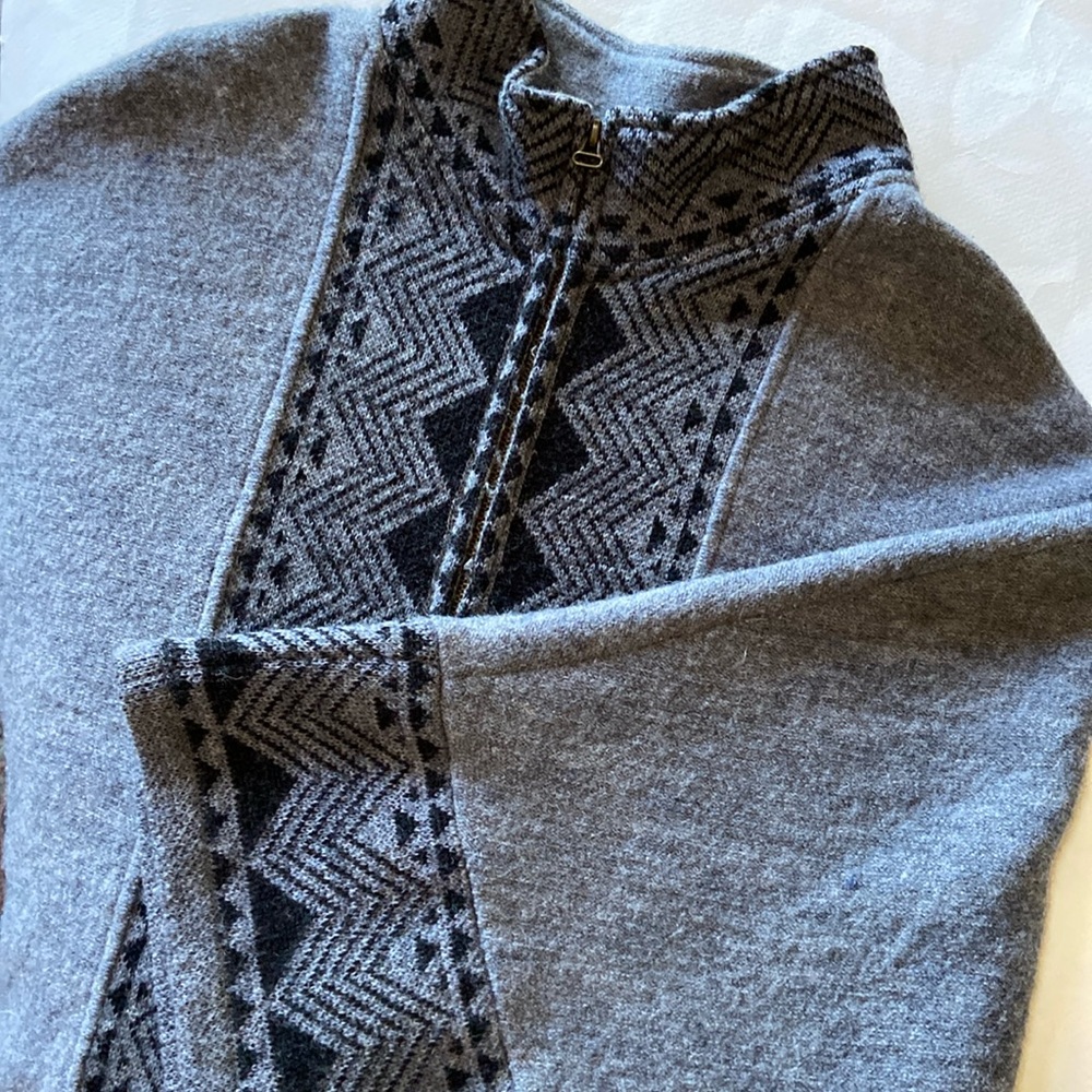 For Holiday outings! Katie Todd - Women’s Size L/XL 100% wool black & grey cape